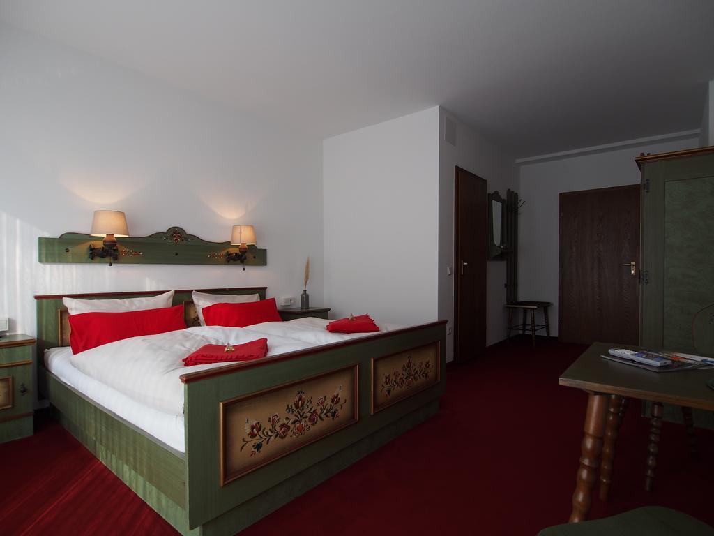 Hotel Restaurant Margaretenhof Überherrn Eksteriør billede