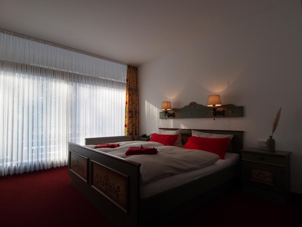 Hotel Restaurant Margaretenhof Überherrn Eksteriør billede