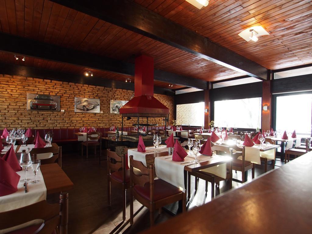 Hotel Restaurant Margaretenhof Überherrn Eksteriør billede