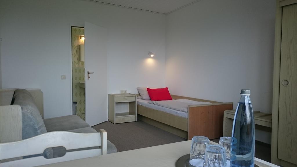 Hotel Restaurant Margaretenhof Überherrn Eksteriør billede